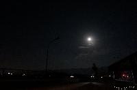 粟佐橋の上にスーパームーン