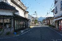 稲荷山 荒町から冠着山を望む